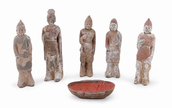 CINQUE SCULTURE E COPPA IN TERRACOTTA, CINA 202 A.C. - 589 D.C.