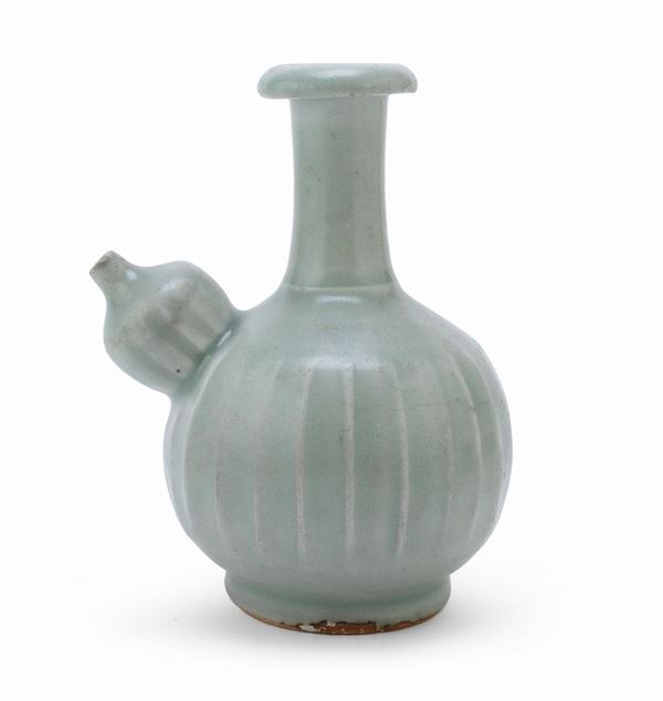 BROCCA KENDI IN PORCELLANA CELADON, GIAPPONE 1680/1710