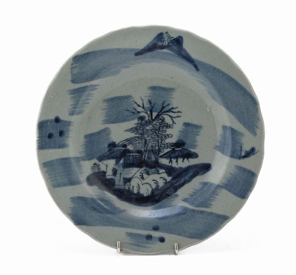PIATTO IN PORCELLANA CELADON, CINA FINE XIX, INIIZO XX SECOLO