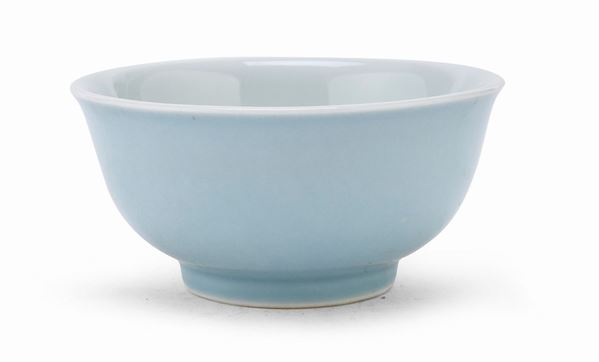 PICCOLA CIOTOLA IN PORCELLANA CELADON, CINA XX SECOLO