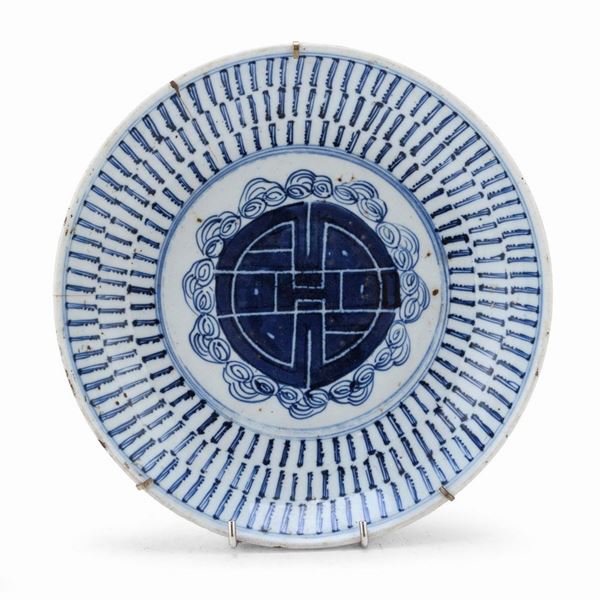 PIATTO IN PORCELLANA BIANCO E BLU, CINA XIX SECOLO
