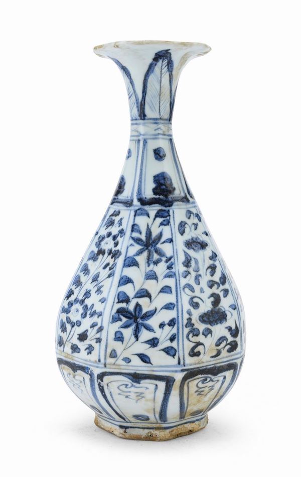 VASO IN PORCELLANA BIANCO E BLU, CINA XIX SECOLO