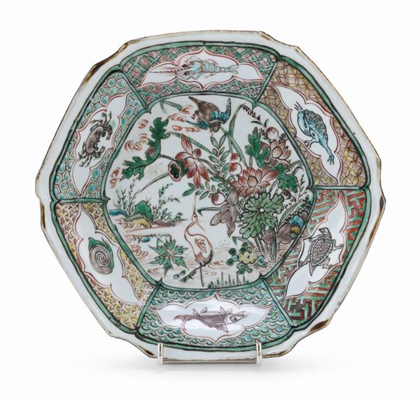 PIATTO IN PORCELLANA, CINA DINASTIA MING, PERIODO CHONGZHEN (1628 - 1644)