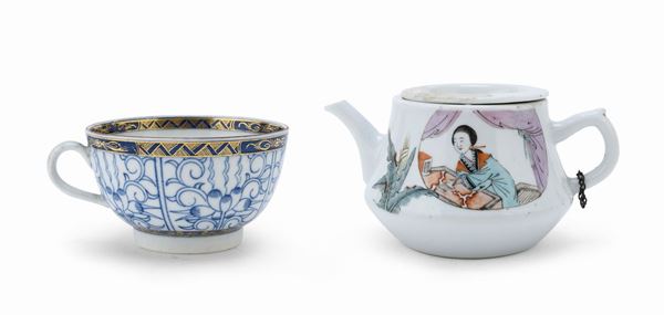 TEIERA E TAZZA IN PORCELLANA, CINA XX SECOLO