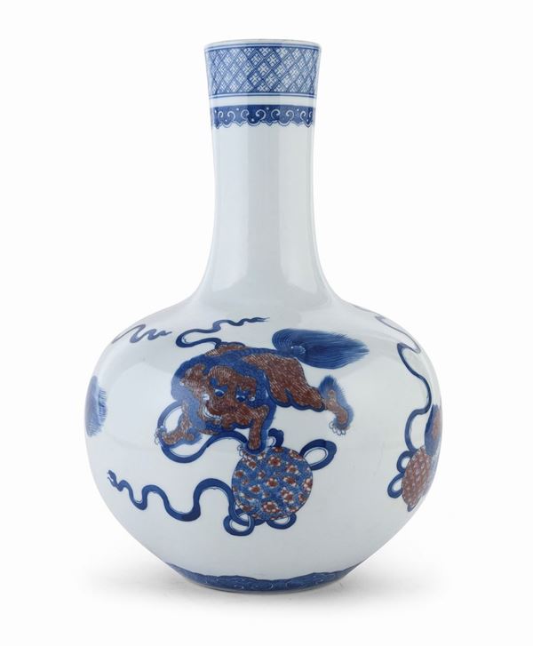 VASO IN PORCELLANA POLICROMA, CINA INIZI XX SECOLO