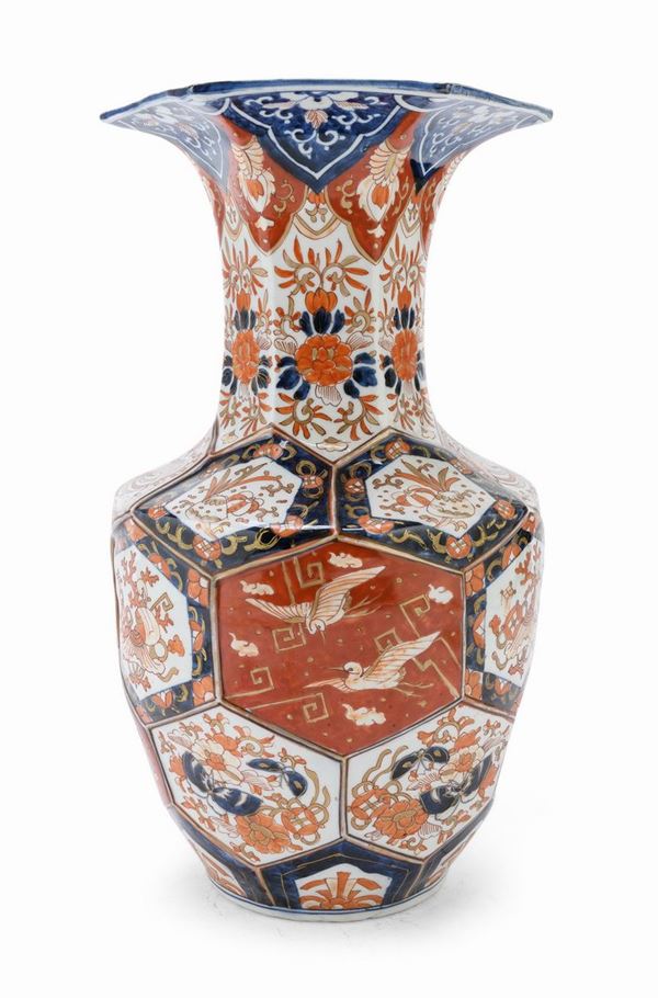 VASO IN PORCELLANA, GIAPPONE FINE XIX SECOLO