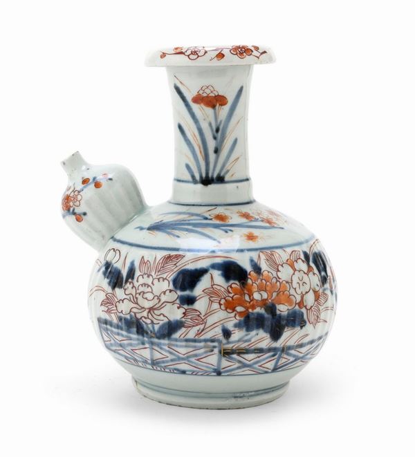 BROCCA KENDI IN PORCELLANA, GIAPPONE, 1700/1736