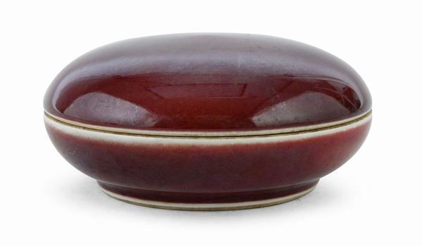 CONTENITORE IN PORCELLANA ROSSO RITUALE, CINA XX SECOLO