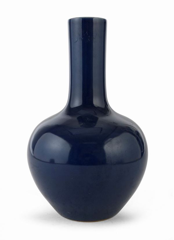 VASO IN PORCELLANA BLU, CINA PRIMA MET&#193; XX SECOLO
