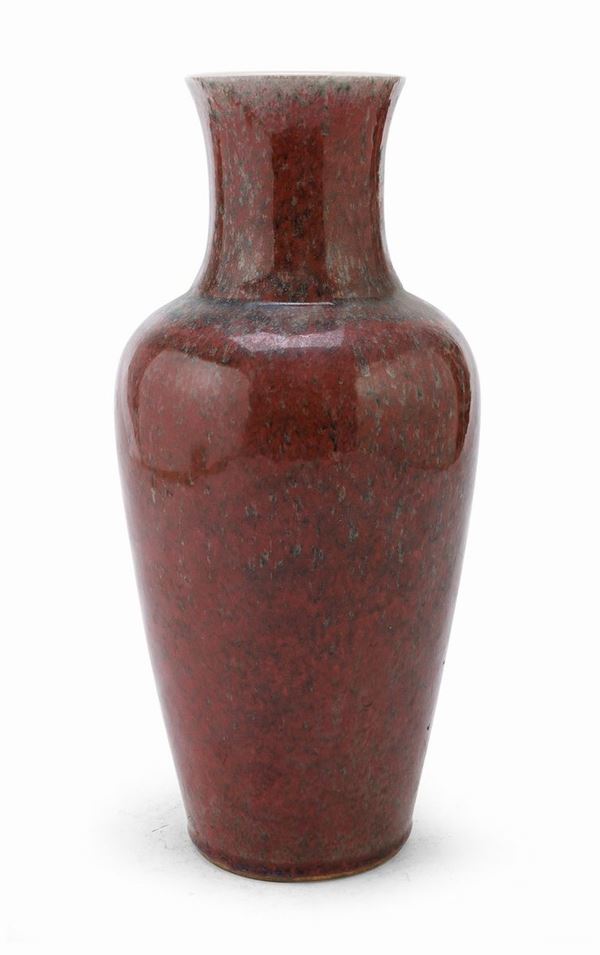 VASO IN PORCELLANA ROSSO RITUALE, CINA XX SECOLO