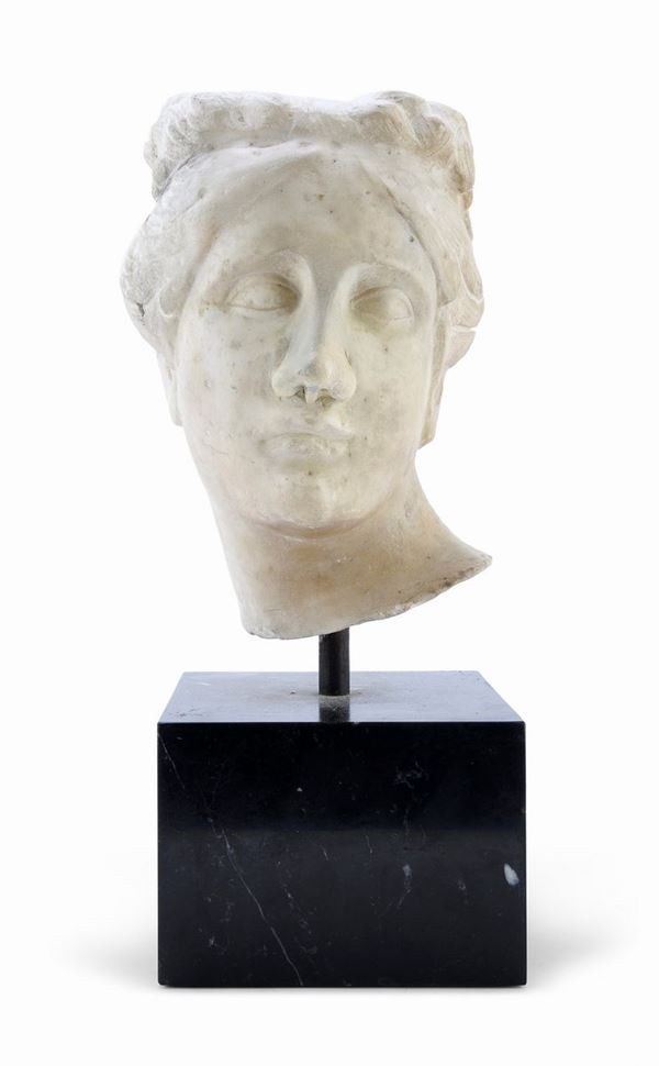 TESTA FEMMINILE IN MARMO BIANCO, I - II SECOLO D.C.