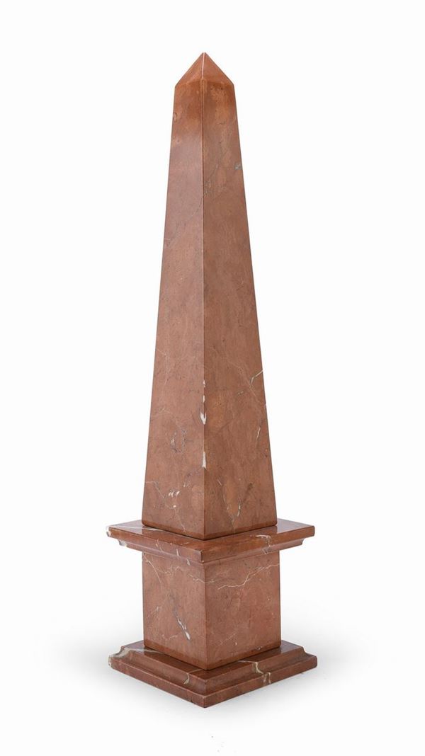 OBELISCO IN BRECCIA ROSSA