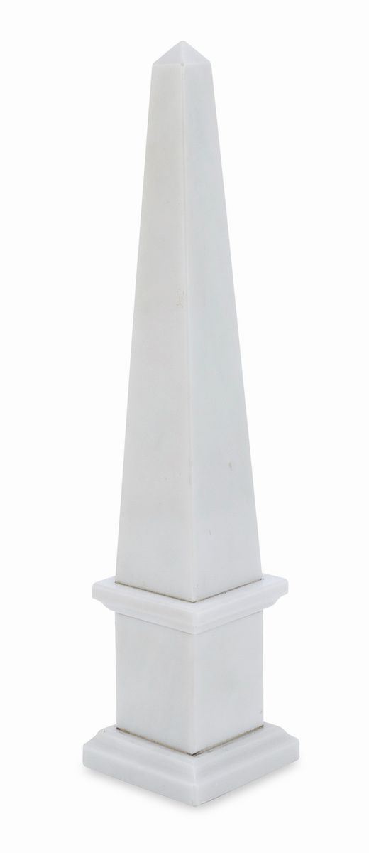 PICCOLO OBELISCO IN MARMO BIANCO