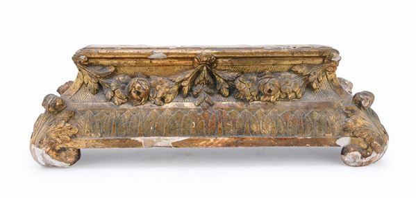BASETTA IN LEGNO DORATO, XIX SECOLO