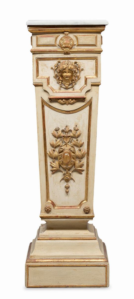 COLONNA AD ERMA IN LEGNO A LACCA BIANCA