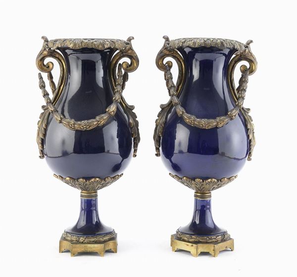 COPPIA DI VASI IN BRONZO E PORCELLANA, FRANCIA