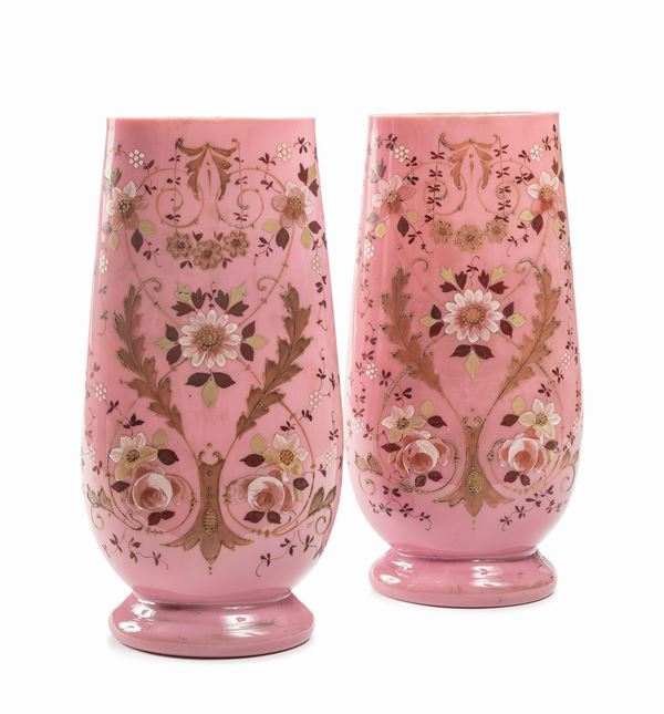 COPPIA DI VASI IN OPALINE DIPINTI