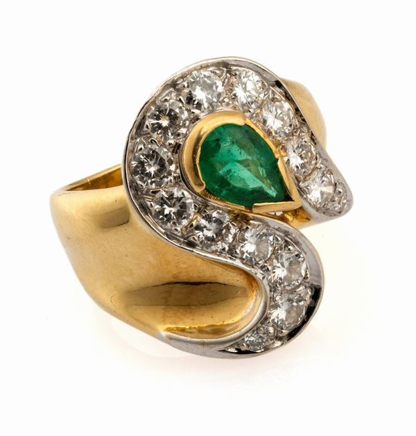 ANELLO CON SMERALDO E BRILLANTI