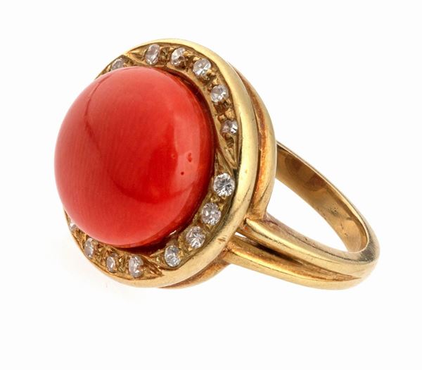 ANELLO CON CORALLO E BRILLANTI
