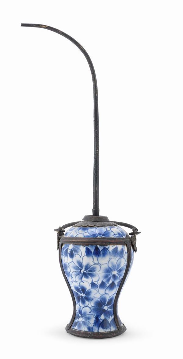 PIPA DA OPPIO IN PORCELLANA BIANCO E BLU, CINA