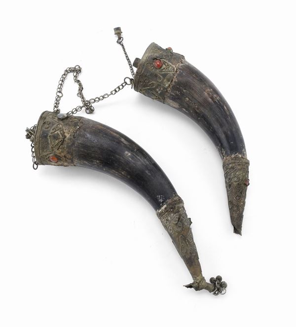 COPPIA DI PORTA POLVERE DA SPARO ARABI