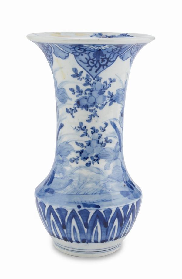 VASO IN PORCELLANA BIANCO E BLU, GIAPPONE