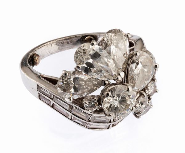 ANELLO IN PLATINO CON DIAMANTI