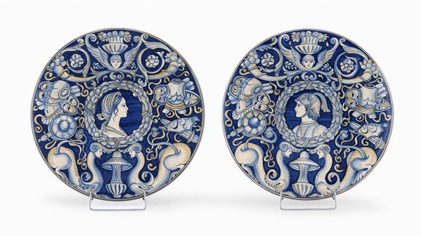 COPPIA DI GRANDI PIATTI IN CERAMICA, DERUTA