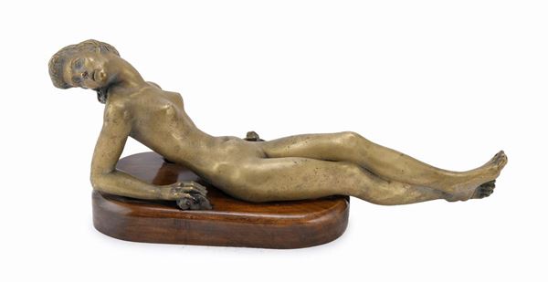 BRONZO DONNA DISTESA INIZIO NOVECENTO