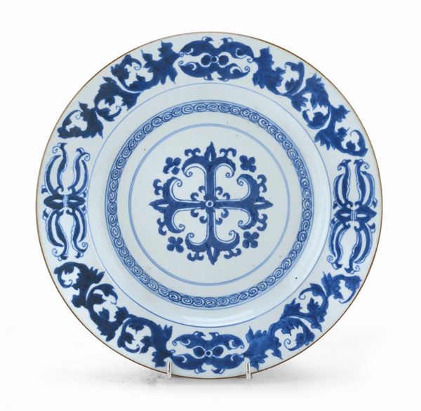 PIATTO IN PORCELLANA BIANCO E BLU, CINA