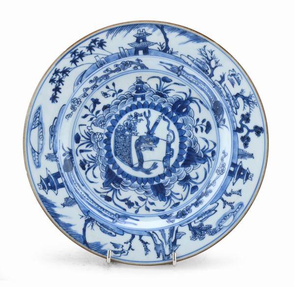 PIATTINO IN PORCELLANA BIANCO E BLU, CINA XVIII SECOLO