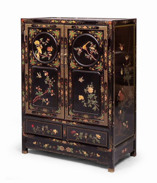 CREDENZA A LACCA NERA CON PIETRE DURE, CINA