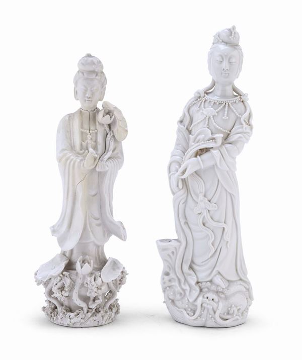 DUE SCULTURE IN PORCELLANA BIANCA, CINA