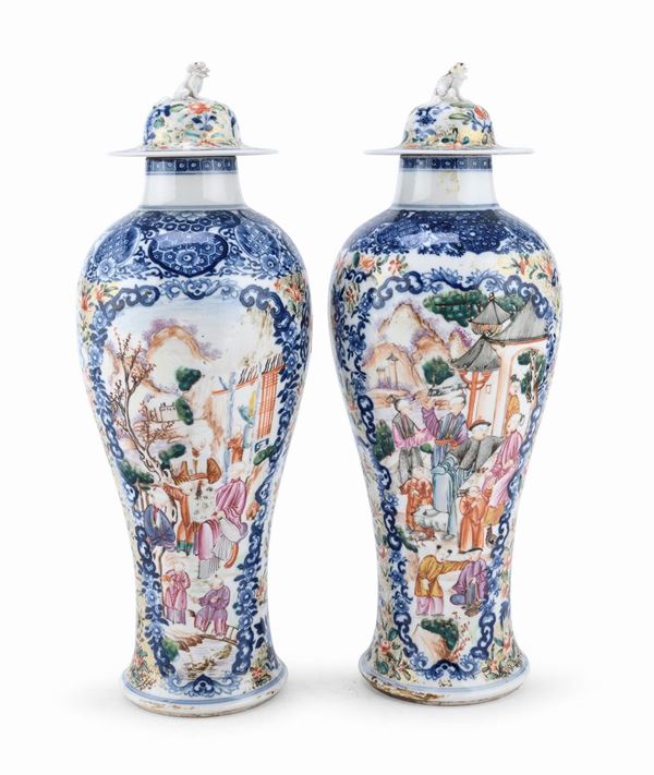 COPPIA DI VASI IN PORCELLANA, CINA XIX SECOLO