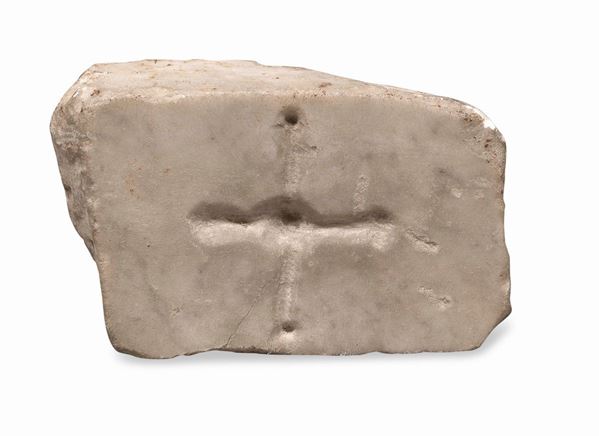 FRAMMENTO IN MARMO CROCIATO, PROBABILMENTE GOTICO