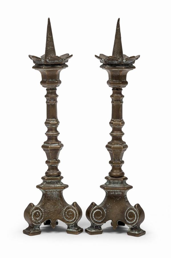 COPPIA DI CANDELIERI MIGNON IN BRONZO