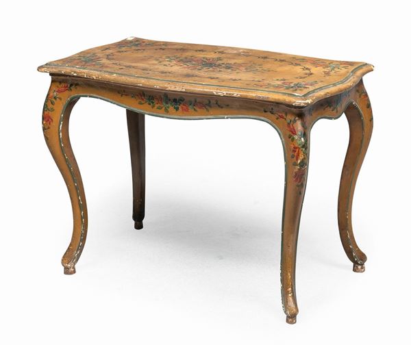 TAVOLO BASSO IN LEGNO LACCATO