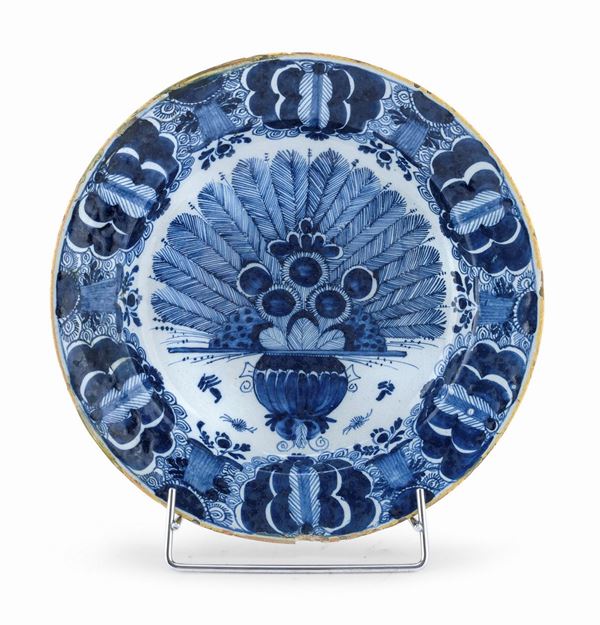 PIATTO IN CERAMICA BIANCO E BLU, DELFT SECONDA MET&#193; XVIII SECOLO