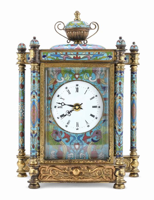 OROLOGIO DA TAVOLO IN OTTONE E SMALTI, PROBABILMENTE RUSSIA