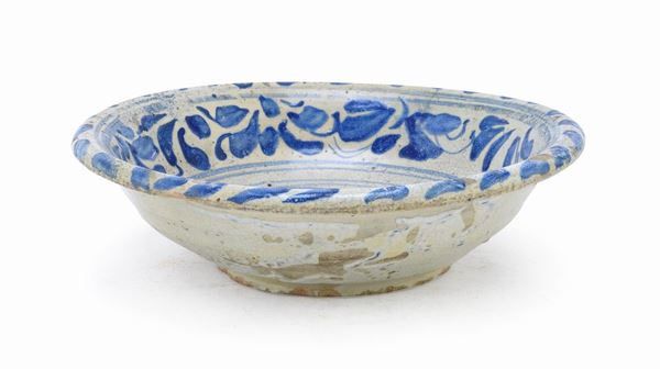 CONCA IN MAIOLICA, PROBABILMENTE NAPOLI XVIII SECOLO