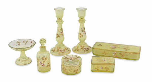 SERVIZIO DA TOLETTA IN OPALINE