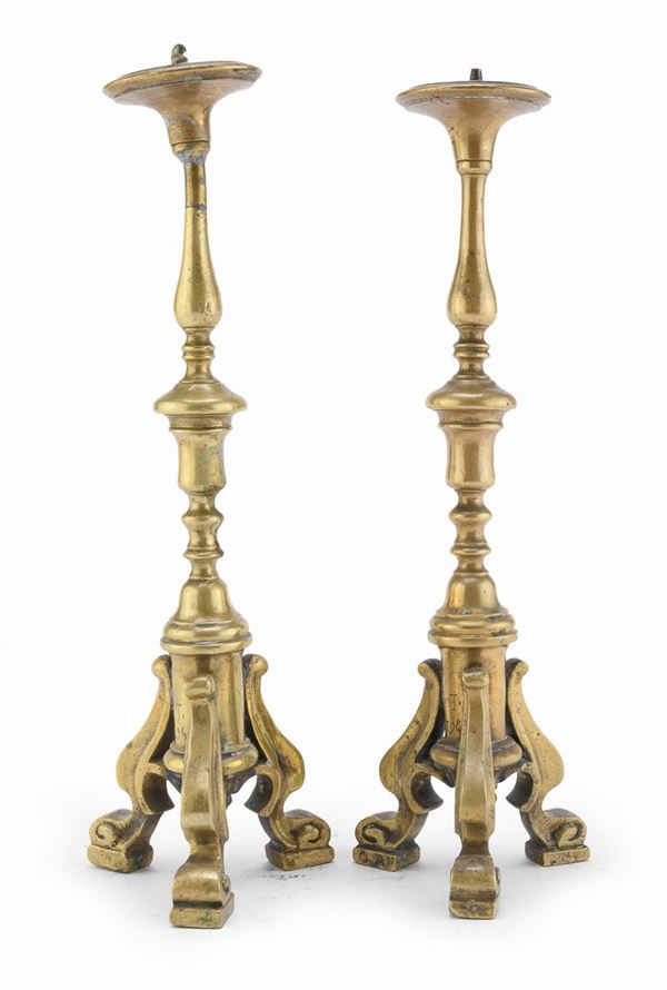COPPIA DI PICCOLI CANDELIERI IN BRONZO