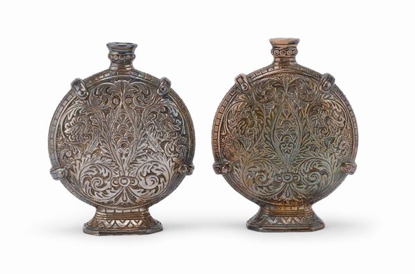 COPPIA DI BORRACCE IN CERAMICA ARGENTATA