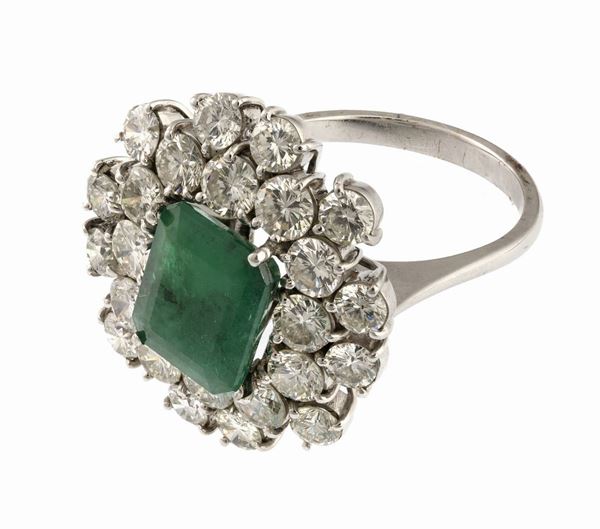 ANELLO CON SMERALDO E BRILLANTI