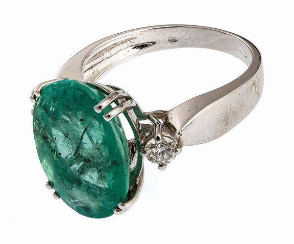 ANELLO CON SMERALDO E BRILLANTI