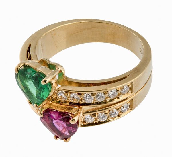 ANELLO CON RUBINO, SMERALDO E BRILLANTI