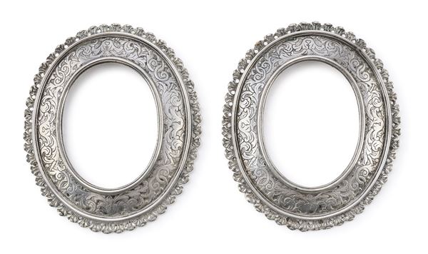 COPPIA DI CORNICETTE MIGNON IN BRONZO ARGENTATO, XIX SECOLO