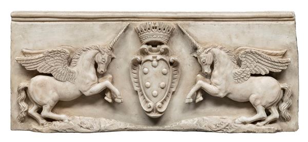ARCHITRAVE IN MARMO BIANCO CON STEMMA MEDICI