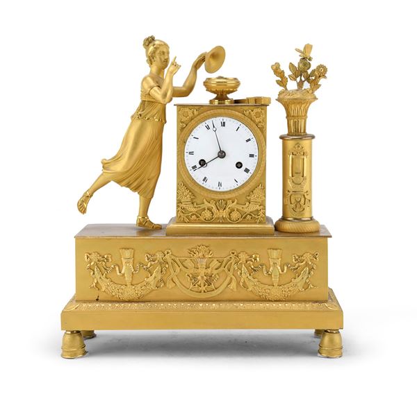 PENDOLA DA TAVOLO IN BRONZO DORATO, INIZI XIX SECOLO