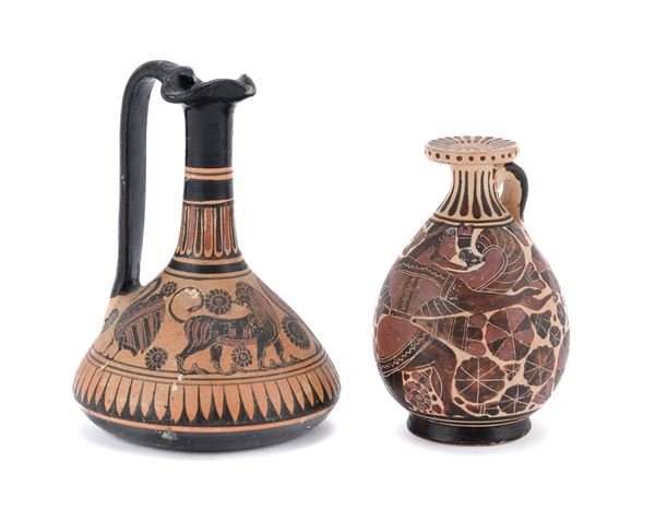 DUE VASETTI CORINZI IN TERRACOTTA DI STILE ARCHEOLOGICO
